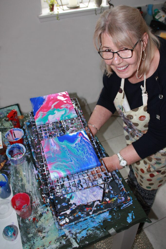 Lyn Pettigrew Acrylic Pouring